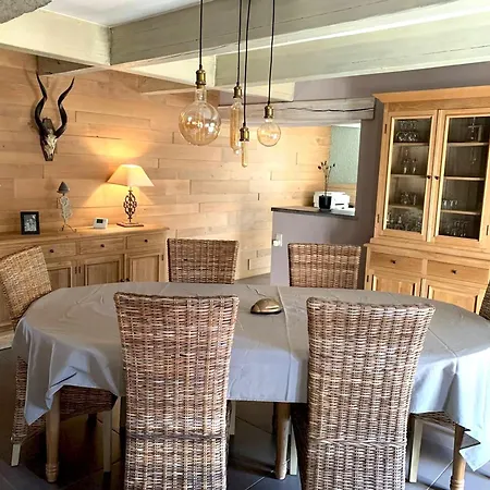Spacious With Private Pool In 200 M² Tranquil