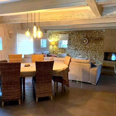 Spacious With Private Pool In 200 M² Tranquil Ohey